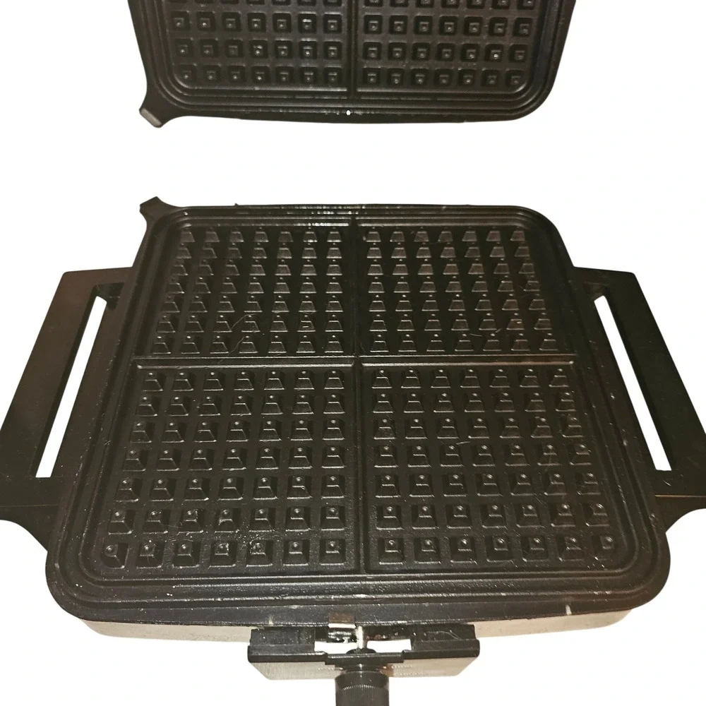 Toastmaster 269C‎ Waffle Baker Square 4-Slice Stainless Steel Adjustable 1400W